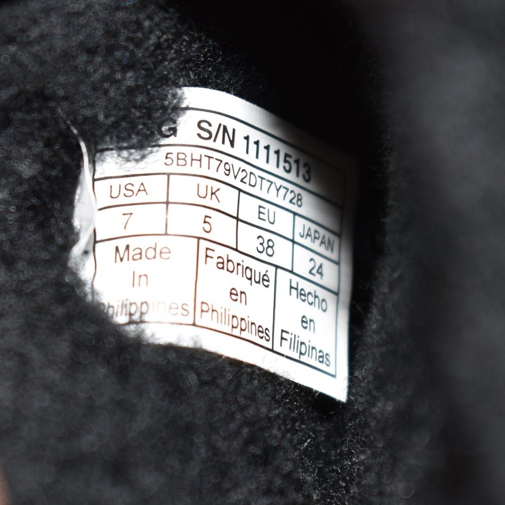 Ugg Essential Short Shearling Lined Boot 7 (Se7) - image 8